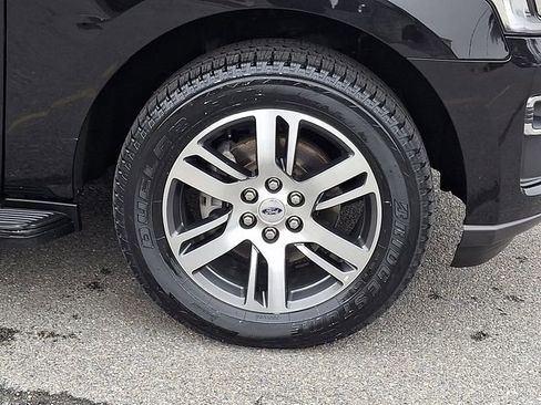 Used 2023 Ford Expedition Limited image 8