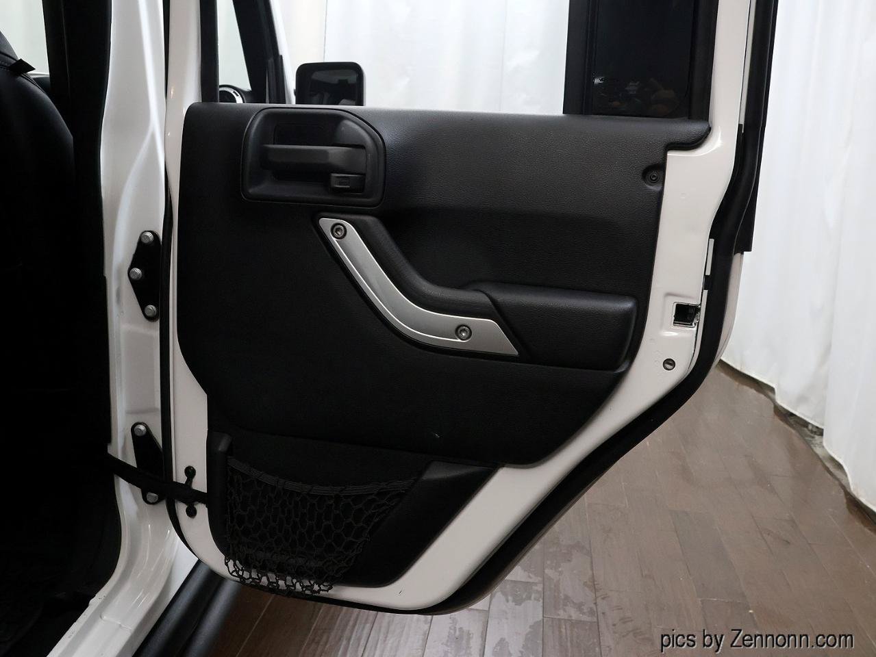 Used 2015 Jeep Wrangler Unlimited Rubicon AWD/4WD image 27