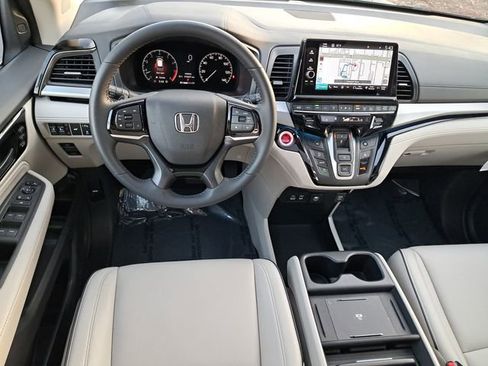 Certified 2025 Honda Odyssey Touring image 15