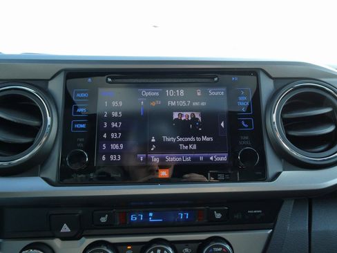 Used 2019 Toyota Tacoma Limited image 28