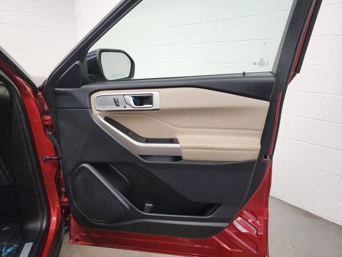 Used 2021 Ford Explorer Limited w/ Equipment Group 301A AWD/4WD image 38