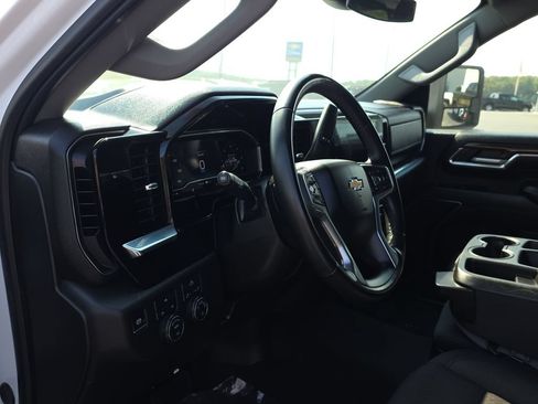 Used 2024 Chevrolet Silverado 3500 LT AWD/4WD image 15