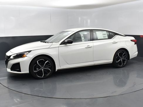 New 2025 Nissan Altima 2.5 SR image 4