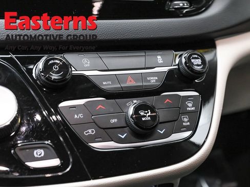 Used 2023 Chrysler Voyager LX FWD image 20