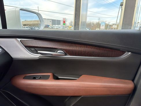 Used 2020 Cadillac XT5 Premium Luxury image 19