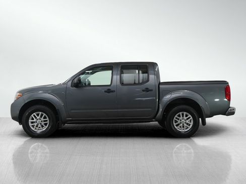 Used 2017 Nissan Frontier SV image 2