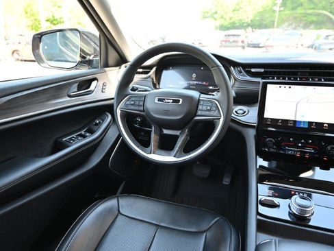 Used 2023 Jeep Grand Cherokee L Limited w/ Luxury Tech Group II AWD/4WD image 13