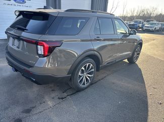 New 2026 Ford Explorer ST-Line video 3