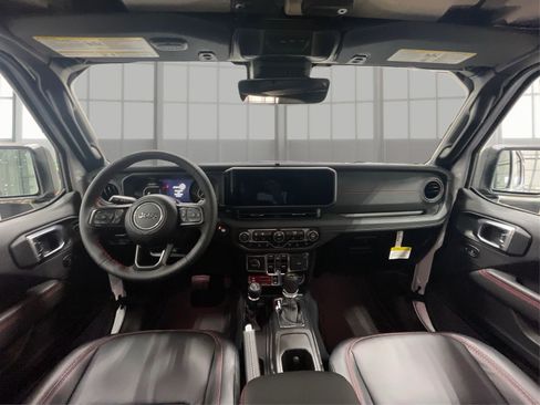 Used 2024 Jeep Wrangler Unlimited Rubicon w/ Technology Group image 25