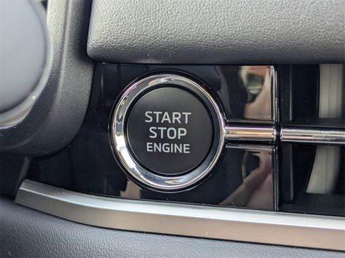 New 2025 Mitsubishi Outlander SE image 30