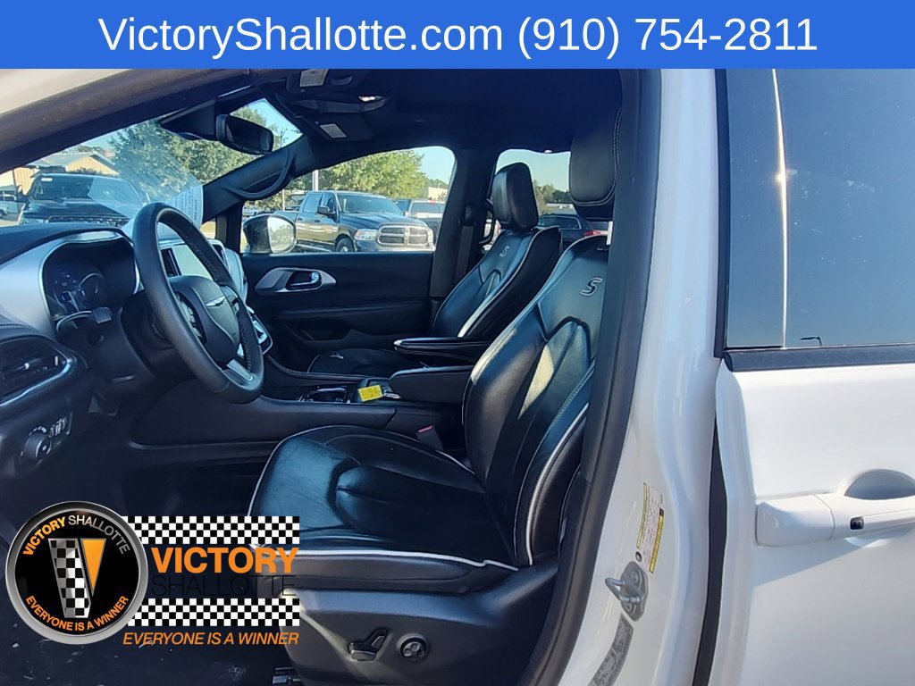 Used 2025 Chrysler Pacifica Limited FWD image 18