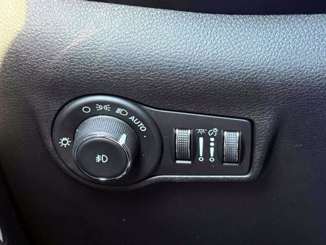 Used 2025 Jeep Compass Limited AWD/4WD image 22