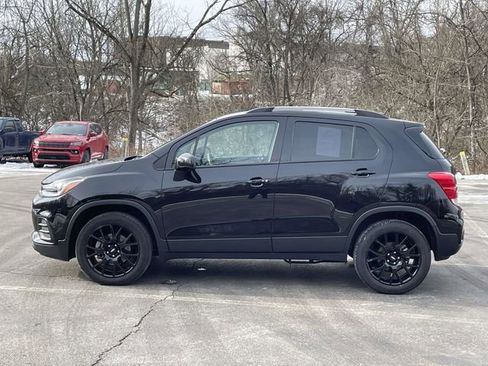 Certified 2022 Chevrolet Trax LT w/ Midnight Edition image 7