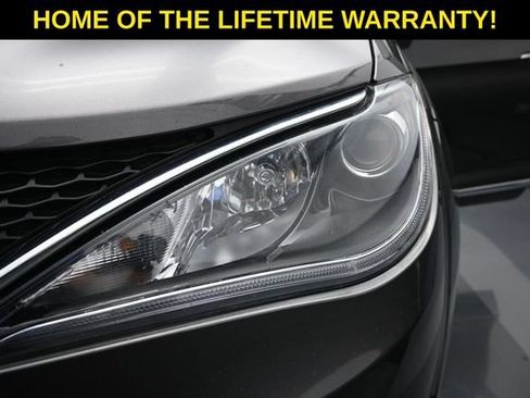 Used 2018 Chrysler Pacifica Touring-L Plus FWD image 57