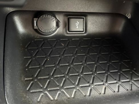 Used 2021 Toyota RAV4 LE image 20