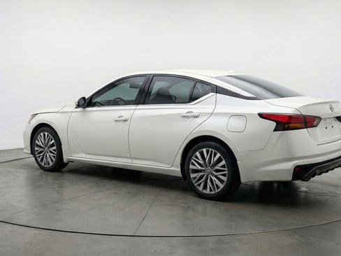 Used 2025 Nissan Altima 2.5 SV image 6
