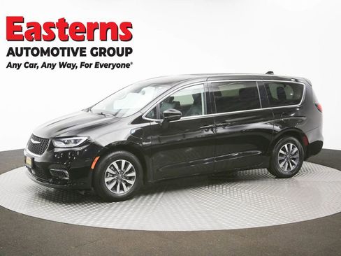 Used 2024 Chrysler Pacifica Select image 58