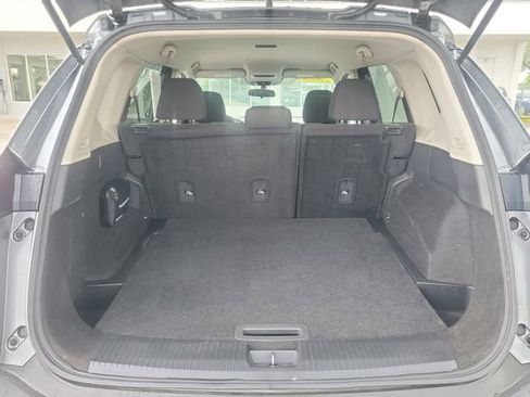 Used 2023 Nissan Rogue S image 9
