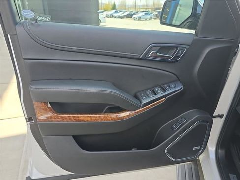 Used 2019 Chevrolet Suburban Premier w/ Premier Plus Edition image 19
