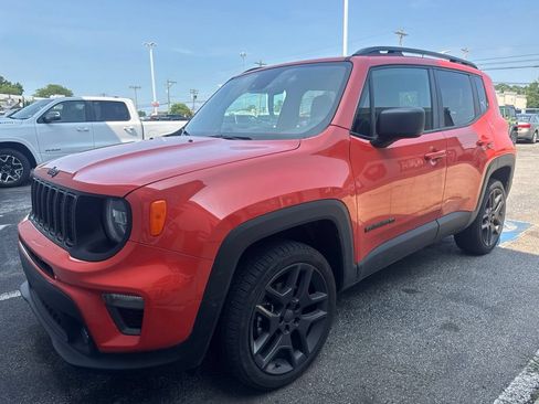 Used 2021 Jeep Renegade Latitude w/ Sun & Sound Group AWD/4WD image 9