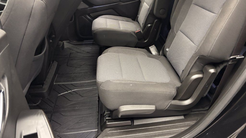 Used 2023 Chevrolet Traverse LT w/ LPO, Floor Liner Package AWD/4WD image 34