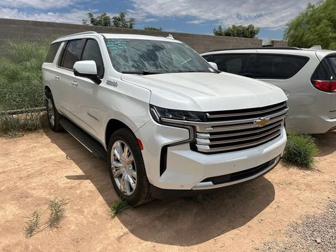Used 2023 Chevrolet Suburban High Country w/ Max Trailering Package AWD/4WD image 2