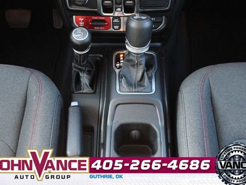 Used 2025 Jeep Wrangler Unlimited Rubicon AWD/4WD image 29