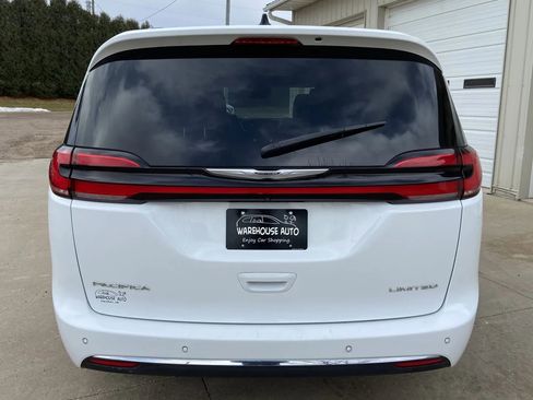 Used 2023 Chrysler Pacifica Limited FWD image 6