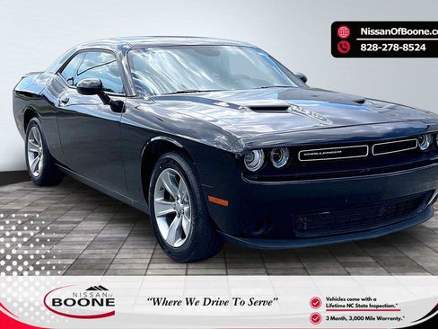 Used 2021 Dodge Challenger SXT RWD image 1