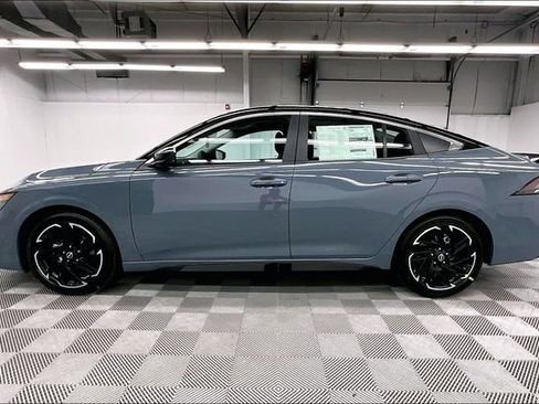 New 2026 Nissan Sentra SR w/ SR Premium Package FWD image 19