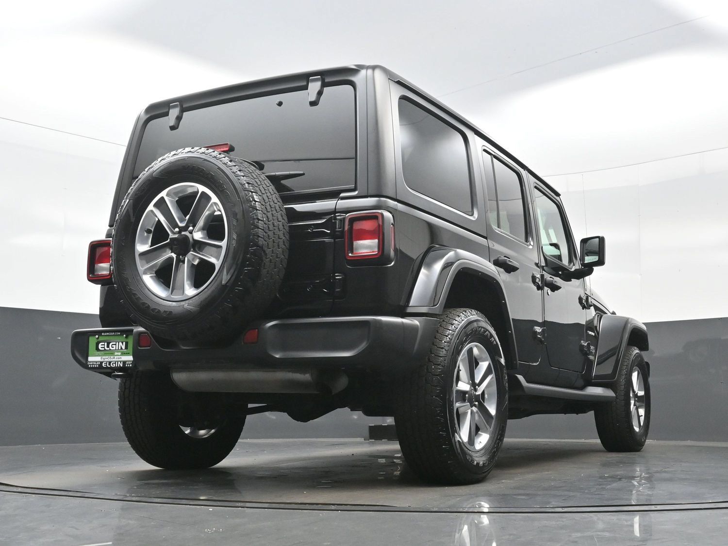 Used 2021 Jeep Wrangler Unlimited Sahara w/ Cold Weather Group AWD/4WD image 30