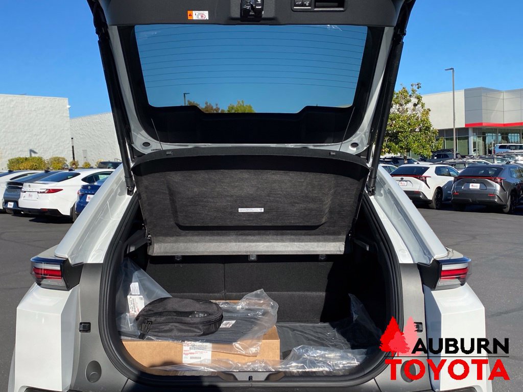 New 2026 Toyota C-HR AWD/4WD image 10