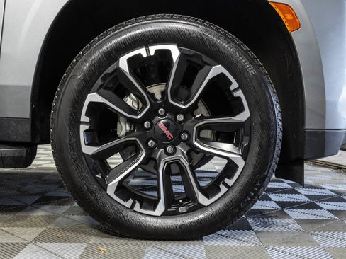 Used 2023 GMC Yukon XL SLT AWD/4WD image 47