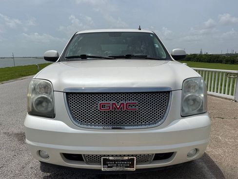 Used 2012 GMC Yukon Denali RWD image 2