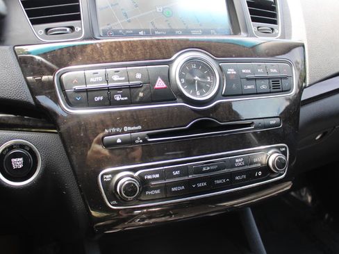 Used 2014 Kia Cadenza Premium w/ Technology Package FWD image 24