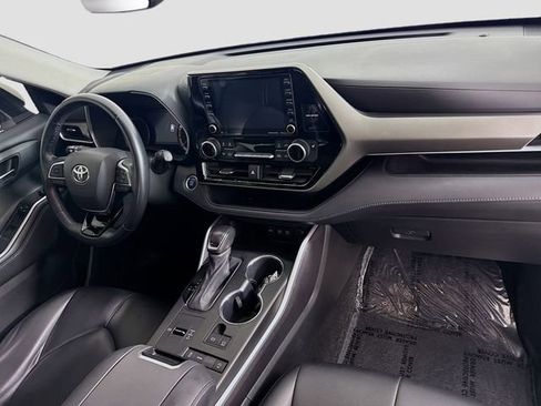 Used 2021 Toyota Highlander XLE image 31