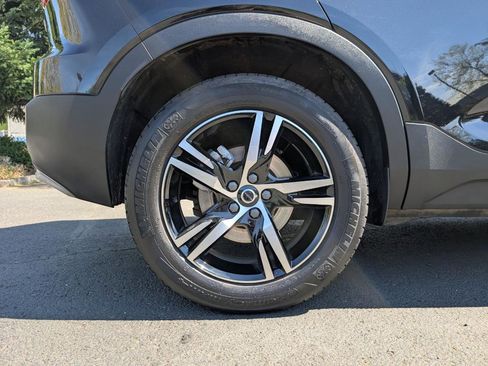 Used 2025 Volvo XC40 B5 Core image 25