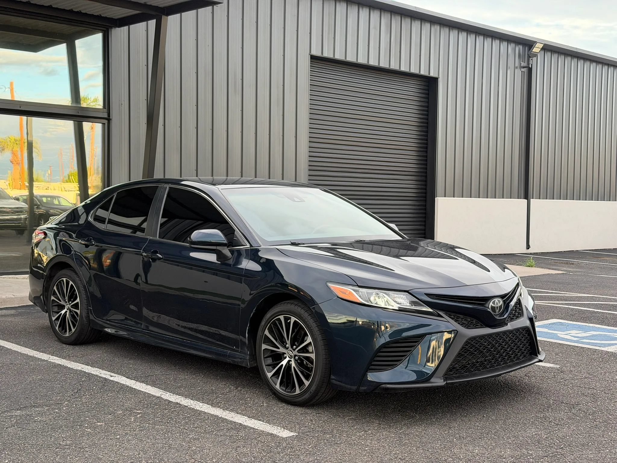 Used 2018 Toyota Camry SE FWD image 14