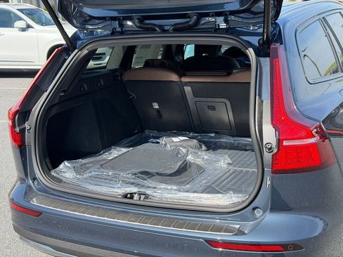 New 2026 Volvo V60 B5 Cross Country Plus w/ Protection Package Premier AWD/4WD image 13