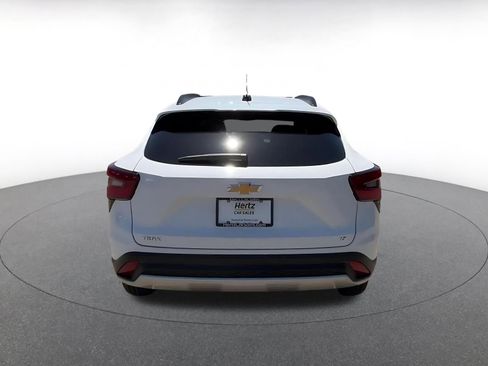 Used 2025 Chevrolet Trax LT FWD image 12