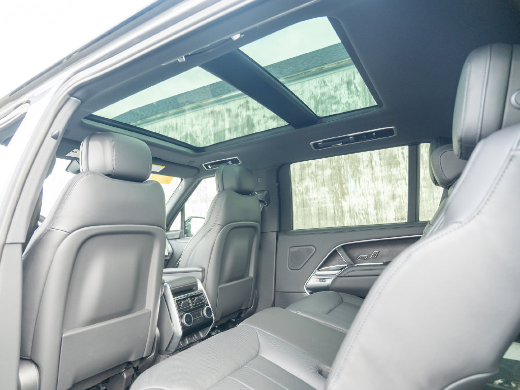 New 2026 Land Rover Range Rover Long Wheelbase SE AWD/4WD image 21