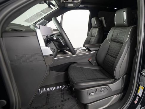 Used 2025 Cadillac Escalade V AWD/4WD image 29