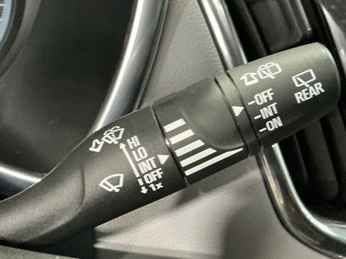 Used 2020 Chevrolet Equinox LS image 12