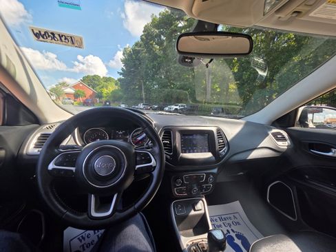 Used 2019 Jeep Compass Latitude FWD image 16