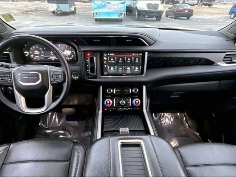 Used 2024 GMC Yukon XL Denali image 16
