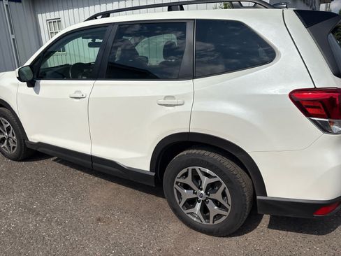 Used 2024 Subaru Forester Premium AWD/4WD image 11
