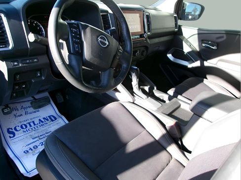 Used 2023 Nissan Frontier SV w/ SV Convenience Package image 12