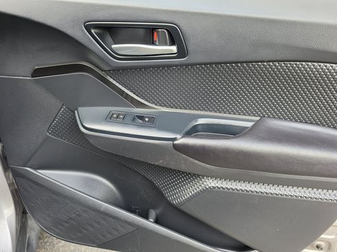 Used 2019 Toyota C-HR LE FWD image 10