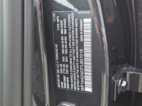 New 2026 Porsche Macan image 30