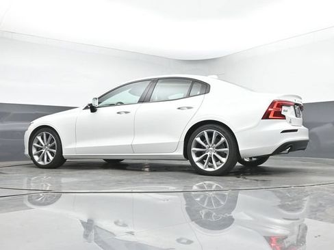 Used 2021 Volvo S60 T5 Momentum w/ Premium Package FWD image 15